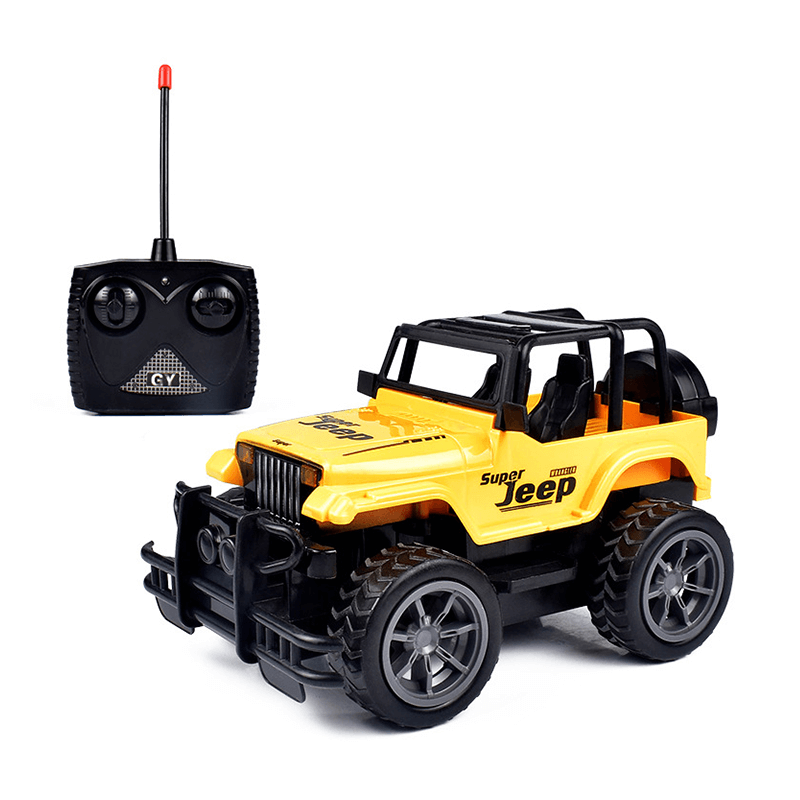 Xe jeep điều khiển từ xa màu vàng dùng pin sạc